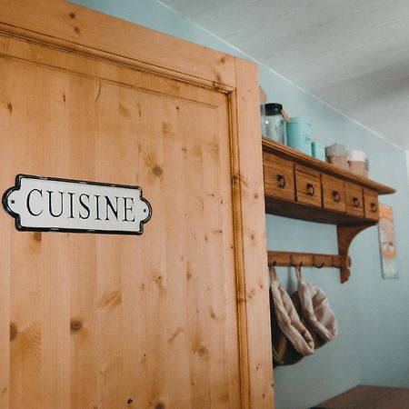 Bed and Breakfast Au Charme D'Antan Feron Екстер'єр фото
