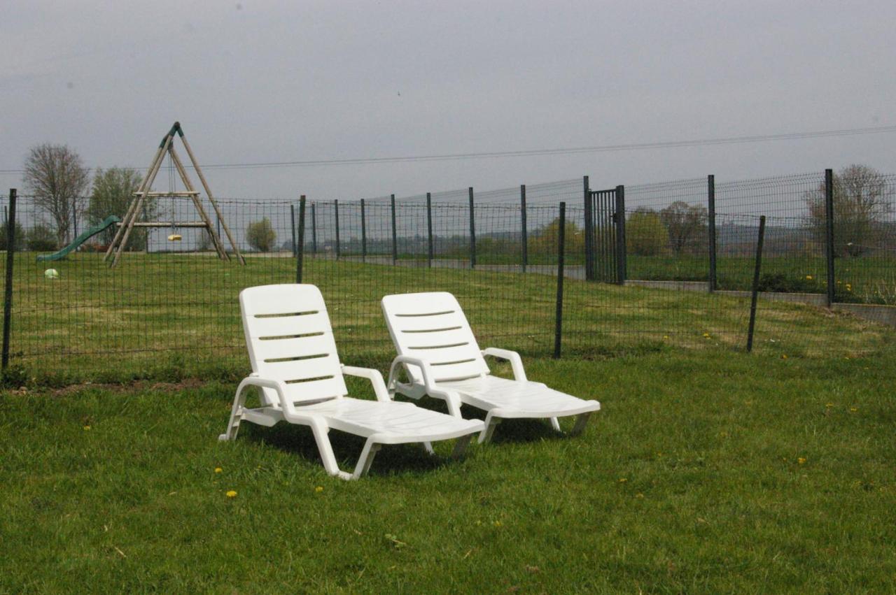 Bed and Breakfast Au Charme D'Antan Feron Екстер'єр фото