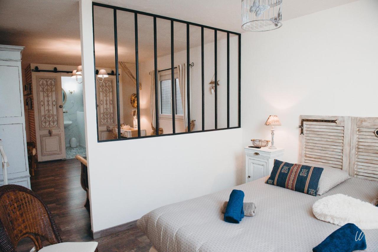 Bed and Breakfast Au Charme D'Antan Feron Екстер'єр фото