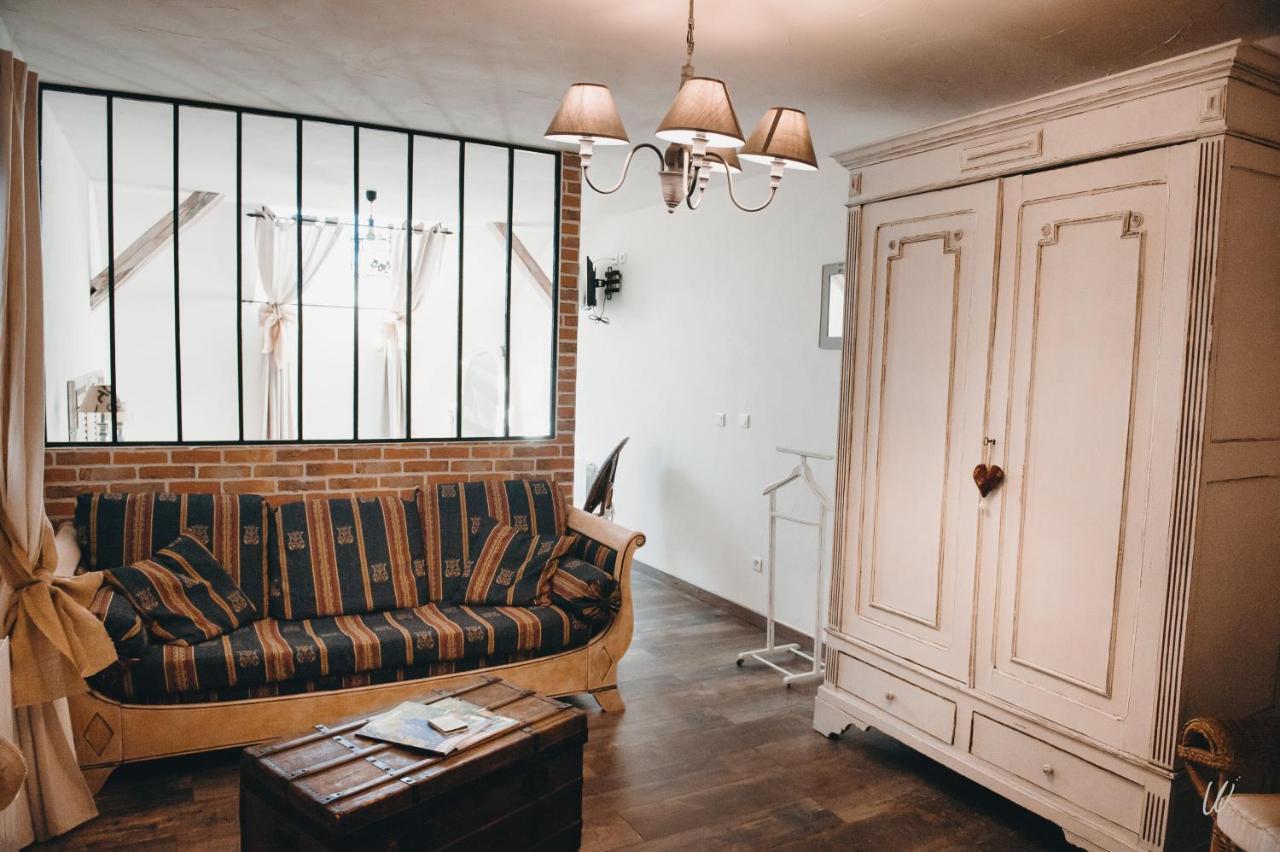 Bed and Breakfast Au Charme D'Antan Feron Екстер'єр фото