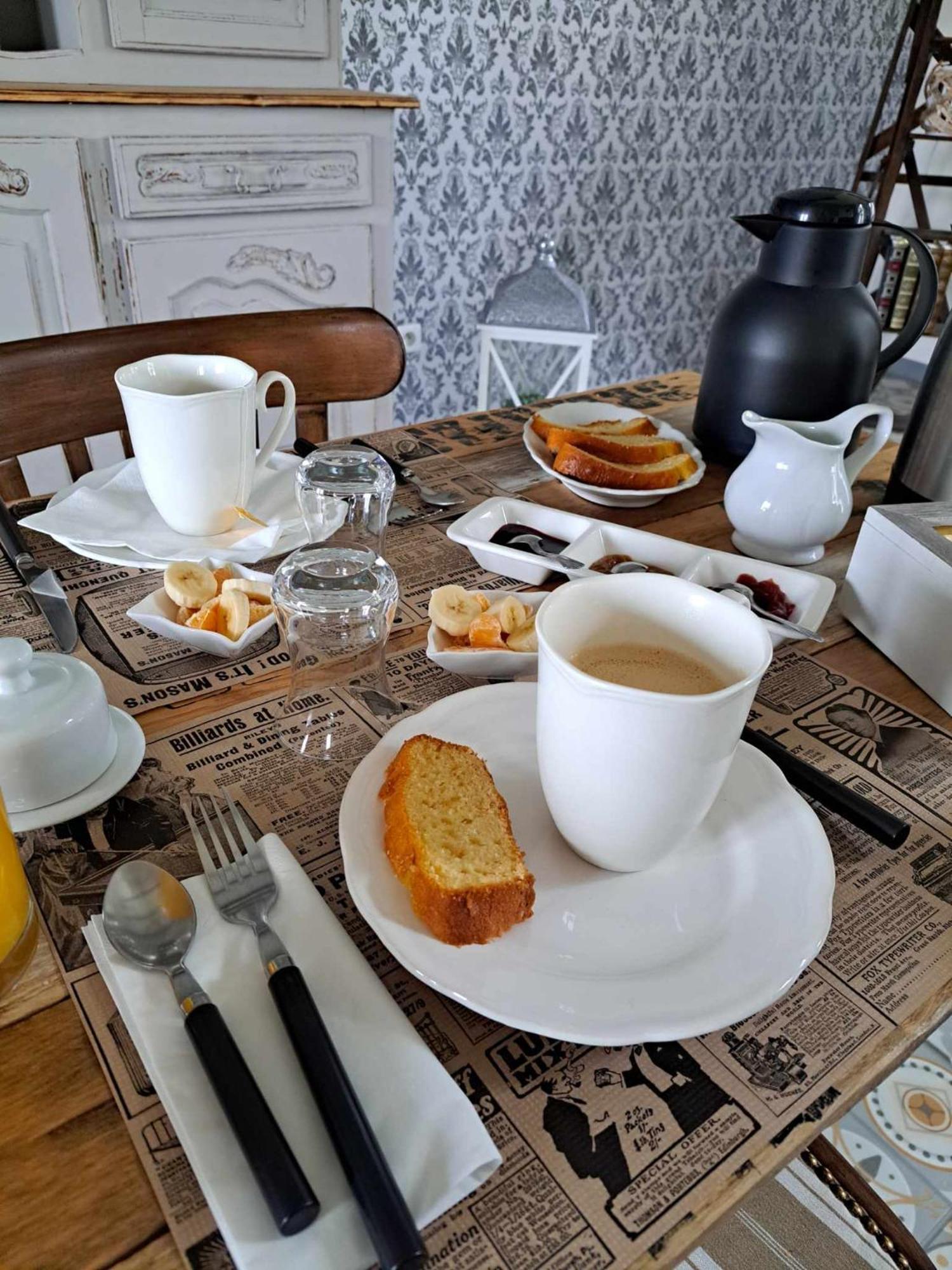 Bed and Breakfast Au Charme D'Antan Feron Екстер'єр фото
